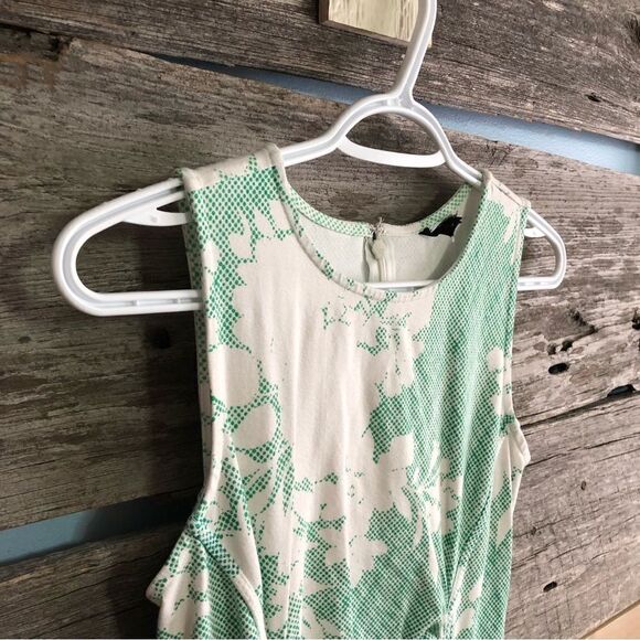 White/green fitted, sleeveless dress size 2 - Picture 2 of 3